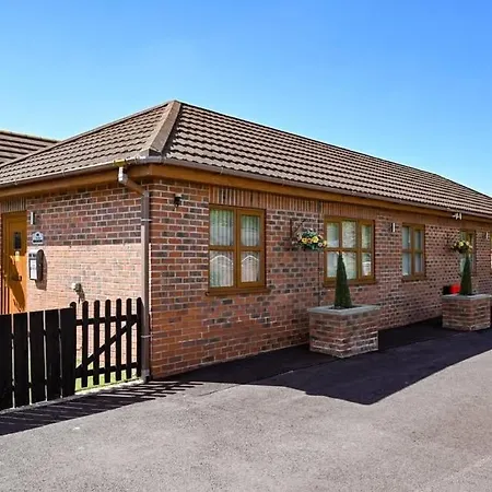 Country With Hot Tub Strensall
