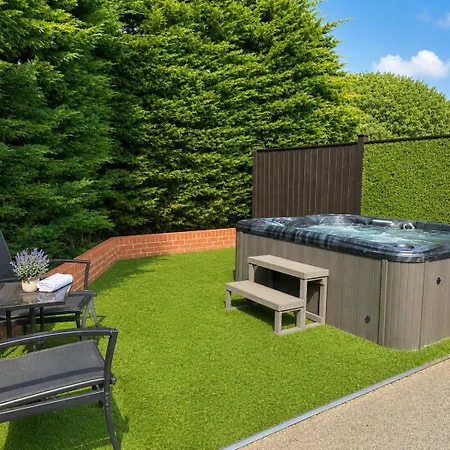 Country With Hot Tub Tatil Evi *