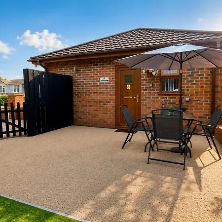 Country With Hot Tub Strensall
